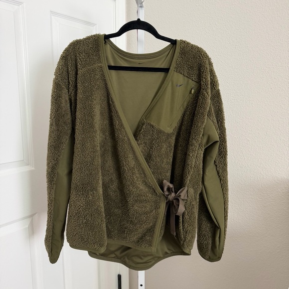 Nike Sherpa Training Wrap Front Tie Long Sleeve Fleece Sweatshirt Size XL Green - Picture 2 of 8